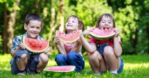Stire din Sănătate : Reguli de alimentație. "Nu mai dați la copii iarna pepeni și vara citrice"