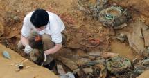 Stire din Cultură-Educație : Descoperire uluitoare! Cadavrele  au fost îngropate unele peste altele