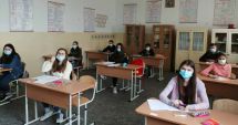 Stire din Cultură-Educație : Bacalaureat 2020. Trei elevi, eliminați din examen. "Au încercat să copieze"