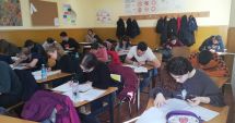 Stire din Cultură-Educație : Tragi-comedia de la prima probă scrisă a Bacalaureatului 2022. Candidații speră măcar la o notă de 7