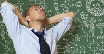 Stire din Cultură-Educație : Bătaia de joc din educație continuă.  Foștii directori constănțeni se simt jigniți