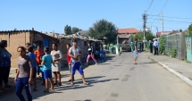 Stire din Eveniment : Focar de infecție în cartierul Palas.  Cine și de ce i-o fi adus pe romi acolo…