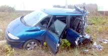Stire din Eveniment : VIDEO / MAȘINĂ SPULBERATĂ DE TIR, LA CONSTANȚA! A băgat cinci persoane în spital și a fugit de la fața locului