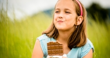 Stire din Sănătate : Ciocolata neagră, indicată în alimentația copiilor!