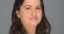 Stire din Politică-Administrație : Consilierul local Cristiana Popescu acuză Inspectoratul Școlar Județean de comunicare deficitară