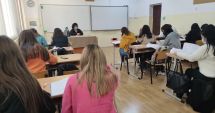Stire din Cultură-Educație : Trei suplinitori au obținut definitivarea în învățământul constănțean cu media 10