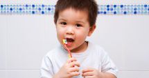 Stire din Sănătate : Spălarea danturii copiilor influenţează viitoarea lor igienă de adult