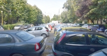 Stire din Social : Constănțenii cer parcări în oraș. "Sunt terenuri care stau pârloagă, cu bălării cât casa! Cine să le amenajeze?"