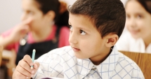Stire din Cultură-Educație : Scandalos! Mamă a șase copii, umilită de ceilalți părinți pentru că nu dă bani la fondul clasei