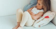 Gastroenterita la copii se manifestă prin dureri abdominale şi vărsături