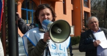 Stire din Cultură-Educație : Gest incredibil în învățământ! Elevii și profesorii protestează în curtea școlii