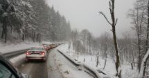 Stire din Eveniment : Ce trebuie să ştiţi dacă plecaţi la munte! Lista RAR cu ce să pregătiți mașina în sezonul rece!