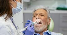 Stire din Sănătate : Controalele de rutină, esenţiale pentru durabilitatea implanturilor dentare