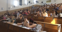 Stire din Cultură-Educație : Inflație de profesori de română. "Nu facultatea e vinovată,  ci autoritățile locale!"