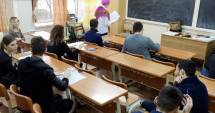 Stire din Cultură-Educație : Infractorii din băncile liceului. Fură până și la simulări