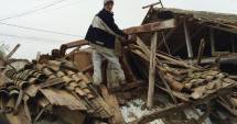 Stire din Eveniment : Prăpăd ca-n vremea lui Noe, la Constanța. Case distruse, oameni disperați