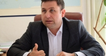 Stire din Eveniment : Infernul de la Permise și Înmatriculări. Șeful serviciului a ieșit din birou, la munca de teren