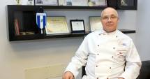 Stire din Economie : Afaceri cu frișcă și ciocolată. Omul care duce mai departe tradiția dulce a Constanței - "Crizantema"