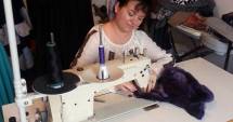 Stire din Constanța focus : Afacerea din mijlocul sufrageriei. A abandonat polonicul pentru a îmbrăca vedete