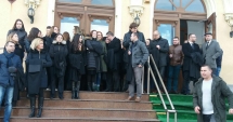 Stire din Eveniment : Protest al magistraților, la Constanța. "Se îngreunează lupta anticorupție și împotriva criminalității"