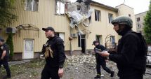 Stire din Actualitate : Zelenski acuză Rusia de genocid în Donbas. "Actuala ofensivă ar putea face regiunea nelocuită"