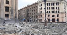Civili uciși în bombardamentele rusești din Harkov. Orașul a fost cuprins de incendii puternice