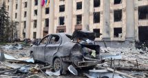 Stire din Actualitate : Orașul Harkov, sub asediu, cu zeci de clădiri distruse. Guvernatorul regiunii: "21 de morți, 112 răniți"