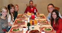 Stire din Sănătate : Ce ne recomandă nutriționiștii de Crăciun: cumpătare și mișcare