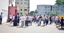 Stire din Cultură-Educație : „Spartacus pentru educaţie”. Protest inedit în prima zi de şcoală