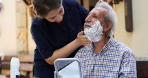 Stire din Social : Sprijin profesionist, acasă, pentru bătrânii singuri. Cursuri gratuite de îngrijitori