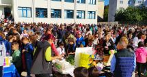 Stire din Cultură-Educație : Impresionanta sumă strânsă la târgul de toamnă al Școlii nr. 16 va ajunge și la trei copii orfani
