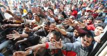 Stire din Eveniment : Migranți arabi, transportați în TIR-uri spre Occident. 10.000 de euro de "pasager"!