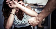 Stire din Social : "M-a lovit de mai multe ori.  Țipa la fetiță și mă lovea pe mine!" Poveștile de groază ale constănțencelor agresate
