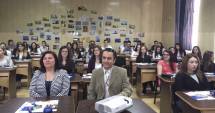 Stire din Cultură-Educație : Foști absolvenți ai Colegiului "Eminescu", "ambasadori" ai Comisiei Europene