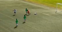 Stire din Actualitate : Moment cumplit la un meci de fotbal! Un jucător de 21 de ani s-a prăbușit fără suflare pe teren