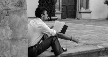 Stire din Cultură-Educație : Orașul, surprins fără filtre. P.U.L.S., expoziție de fotografie de stradă la Constanța