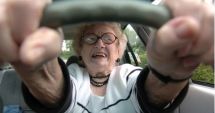 Femeie prinsă gonind cu 118 km/h, la aproape 80 de ani! Reacțiile comentatorilor au fost pe măsură