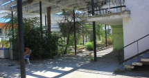 Stire din Social : "Perla" rușinii în Mamaia. Cum a ajuns boemul complex plin de artiști o ruină plină de bălării