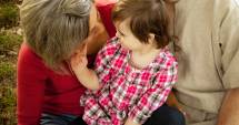 Stire din Social : Copii condamnați să crească fără familie. Legea adopției le distruge orice șansă