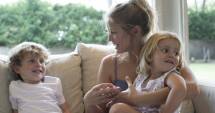Stire din Social : Dezertează bonele. Constănțencele pleacă să fie baby-sitter pentru străini