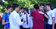 Stire din Cultură-Educație : "Bursele de merit, jenante!  Mai bine să nu își mai bată joc de ei!"