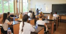 Stire din Cultură-Educație : Milioane de euro pentru subvenții și ajutoare sociale. Bursele elevilor, mai la coadă!
