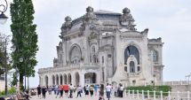 Stire din Social : Faleza Cazinoului se transformă în cinema în aer liber!