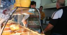 Stire din Social : Nereguli grave în restaurantele și terasele de pe litoral.  Ce au găsit medicii veterinari