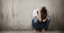 Stire din Social : "Aseară, tata m-a bătut cu firul de la încărcătorul de telefon. Și eu nu am greșit  cu nimic". Poveștile triste ale copiilor abuzați