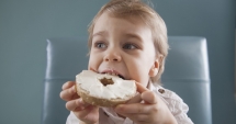 Stire din Social : Ce le dăm copiilor la pachet? Croasanți cu glicerină, celuloză și aromă de unt