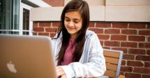 Stire din Cultură-Educație : Cursuri online și de la toamnă? Tablete pentru elevi și cursuri pentru profesori