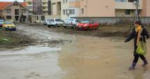 Stire din Social : Dezastru în cartierul Compozitorilor!  Străzile, impracticabile din cauza mocirlei  și a gropilor