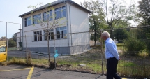 Stire din Cultură-Educație : "Vine poliția și vrea gratii și uși încuiate,  apoi vine ISU și vrea uși deschise, fără gratii!"