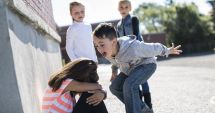 Stire din Social : Elevi hărțuiți. Tu știi prin ce necazuri trece copilul tău la școală?